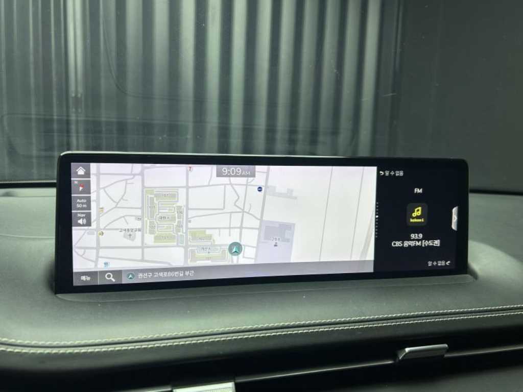 Genesis GV70 — photo 14