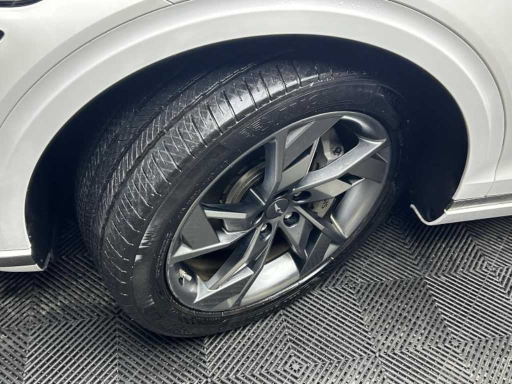Genesis GV70 — photo 17
