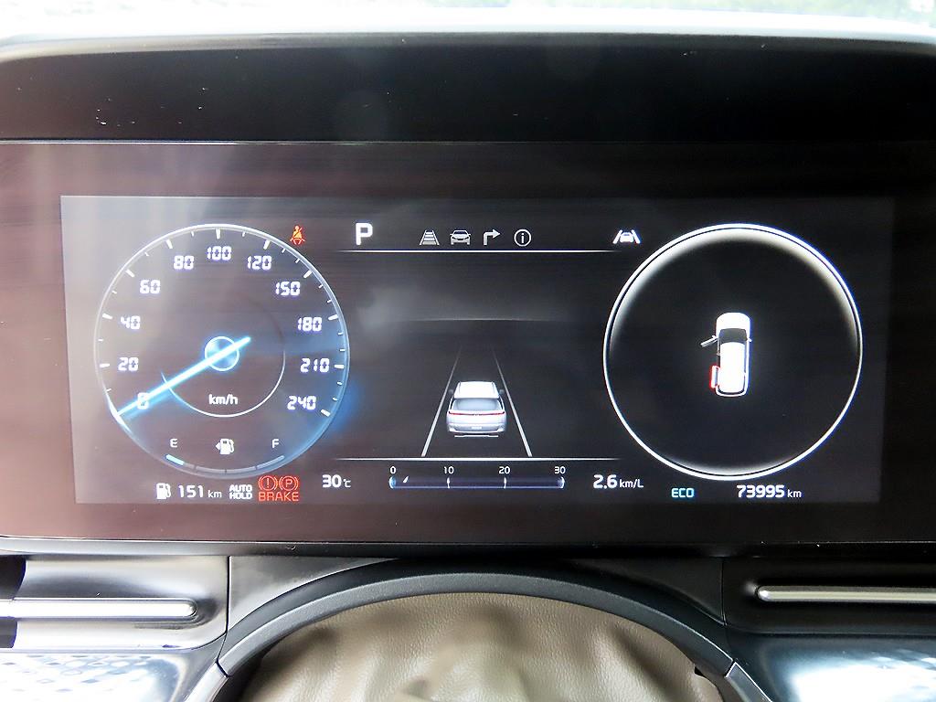 Kia Carnival — photo 09
