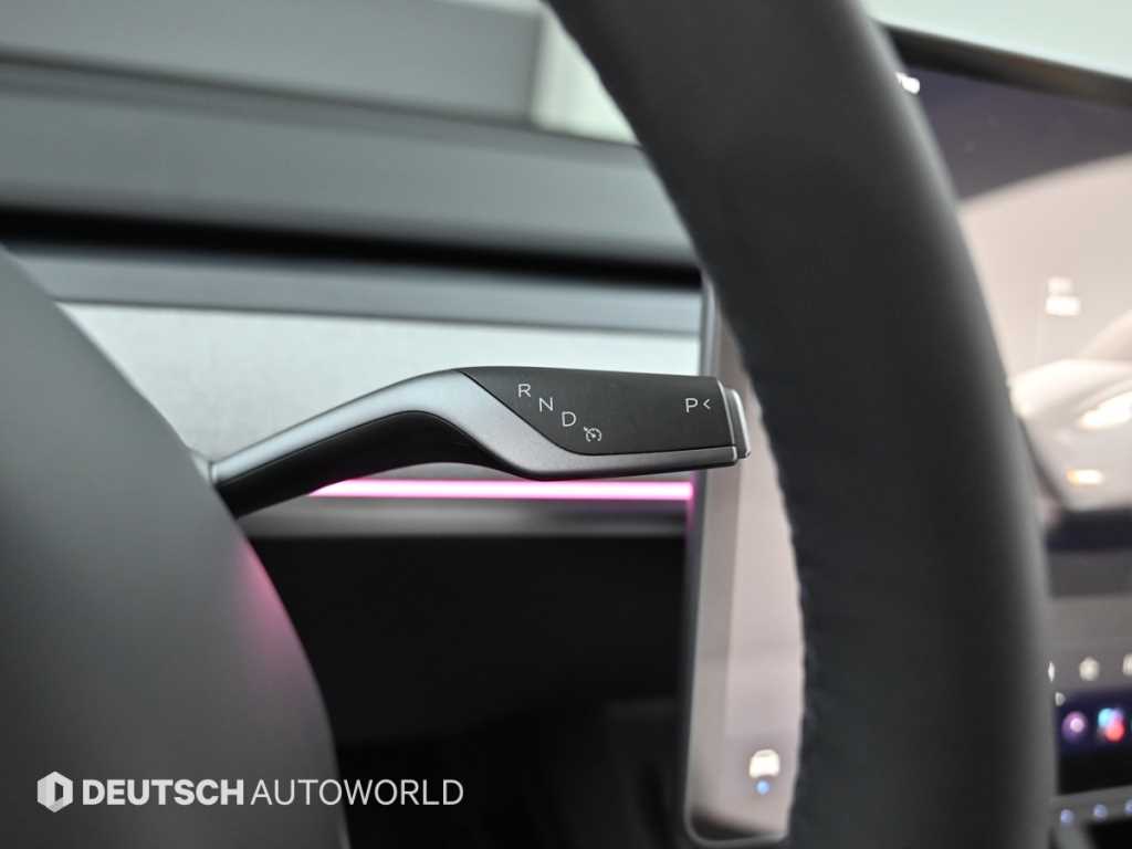 Tesla Model Y — photo 09