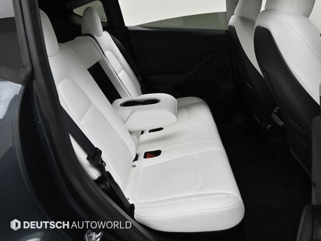 Tesla Model Y — photo 12