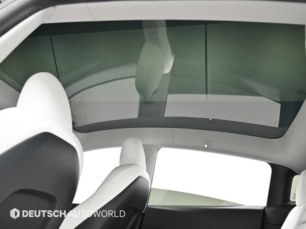 Tesla Model Y — photo 18