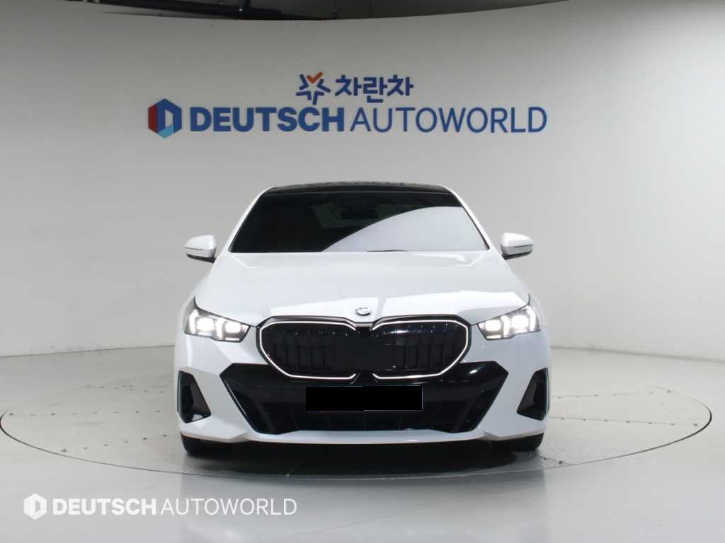 BMW 5-Series — photo 03