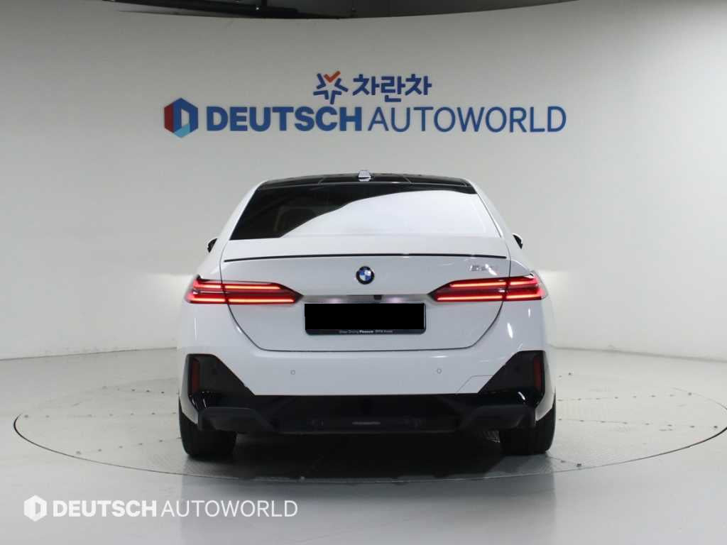 BMW 5-Series — photo 04