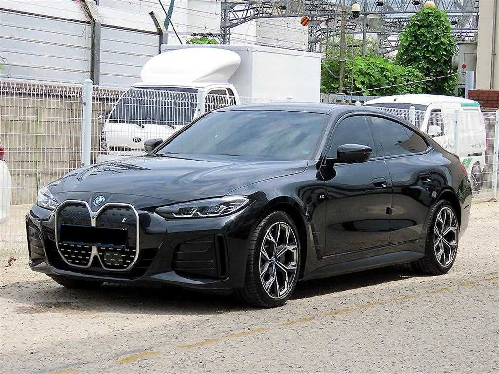 BMW i4 — photo 02