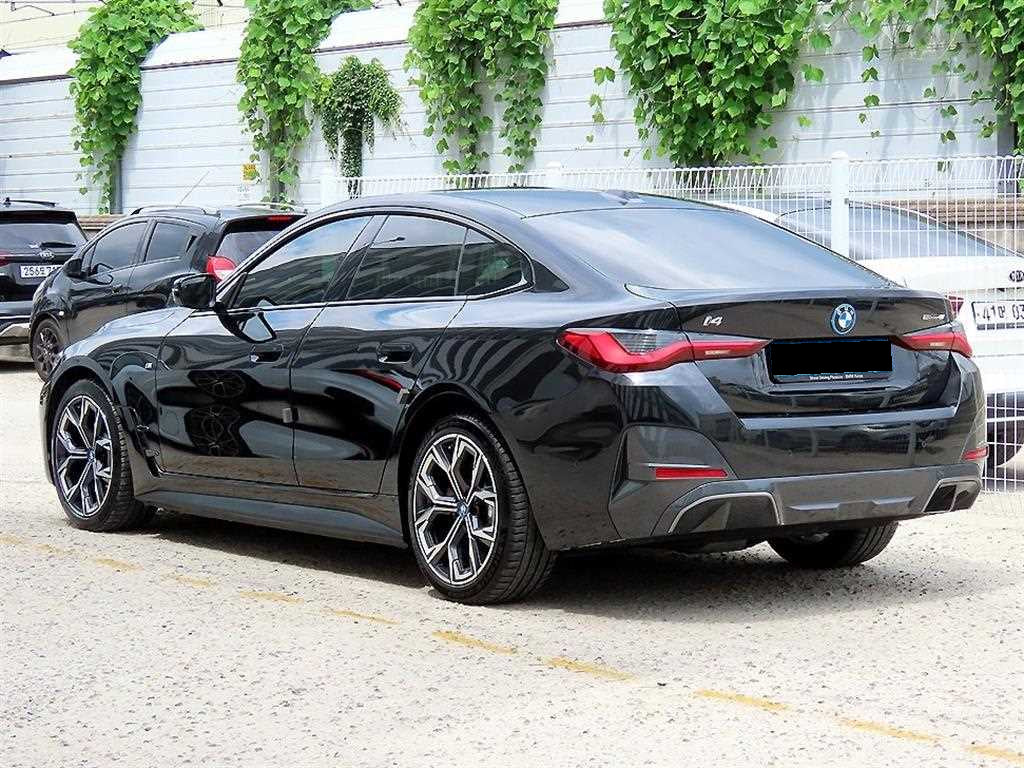 BMW i4 — photo 03