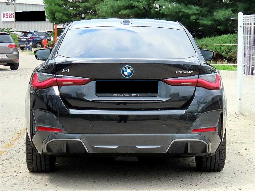 BMW i4 — photo 04