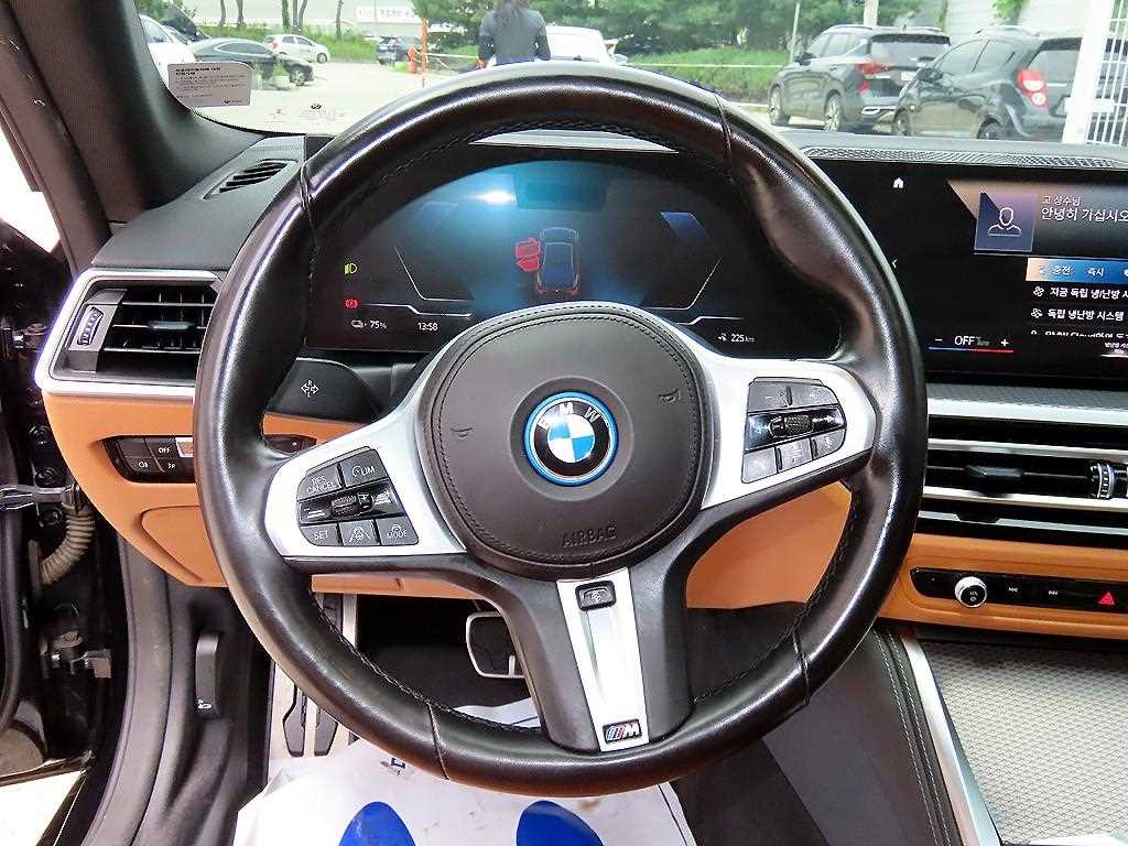 BMW i4 — photo 08