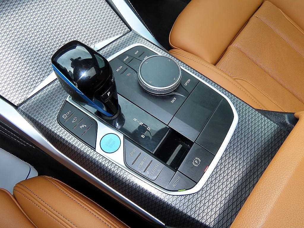 BMW i4 — photo 10