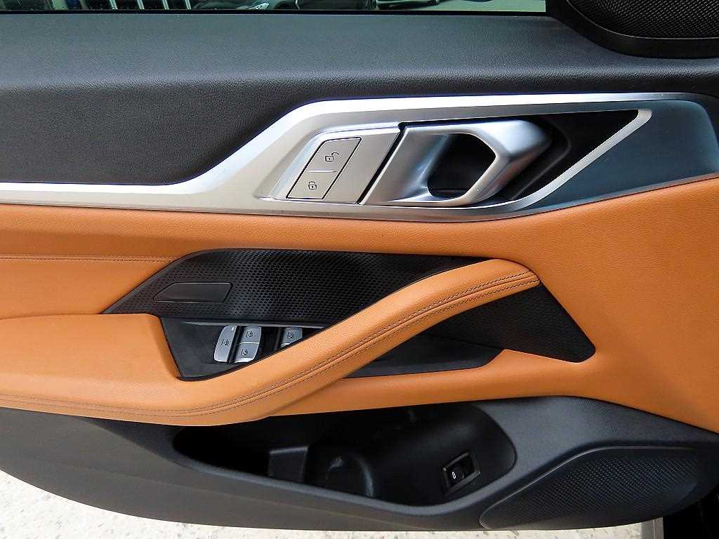 BMW i4 — photo 11