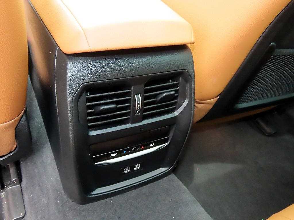 BMW i4 — photo 16
