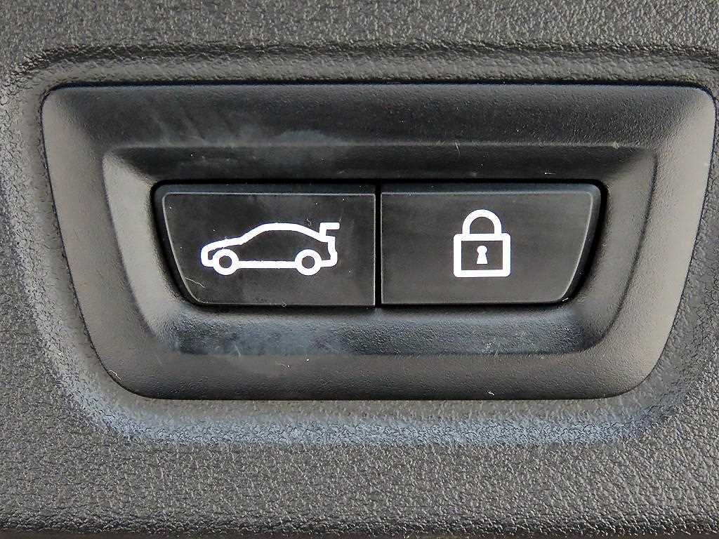 BMW i4 — photo 17