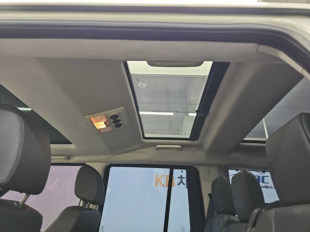 Land Rover Discovery — photo 14