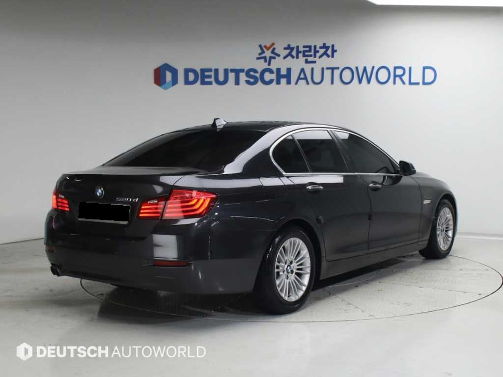 BMW 5-Series — photo 02