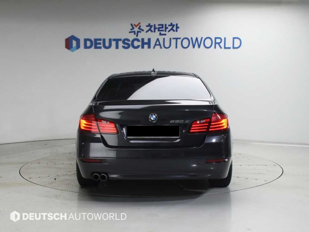 BMW 5-Series — photo 04