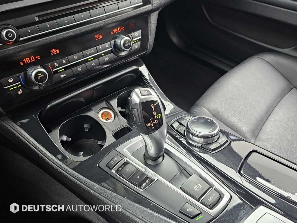 BMW 5-Series — photo 09