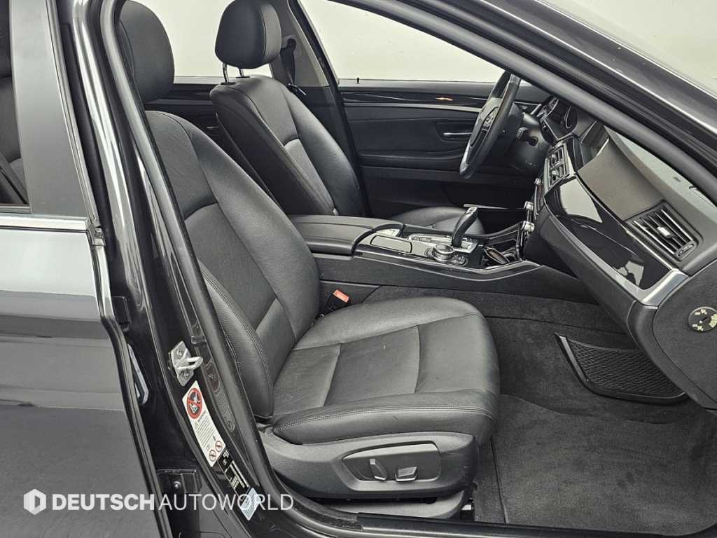 BMW 5-Series — photo 10