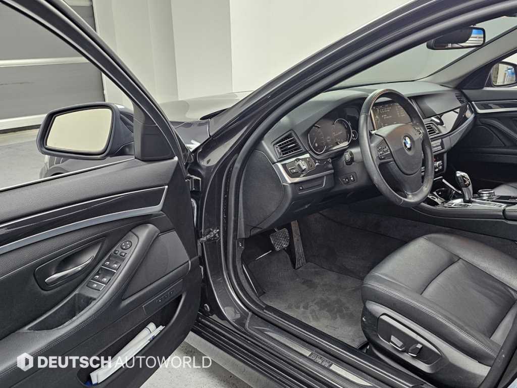 BMW 5-Series — photo 11