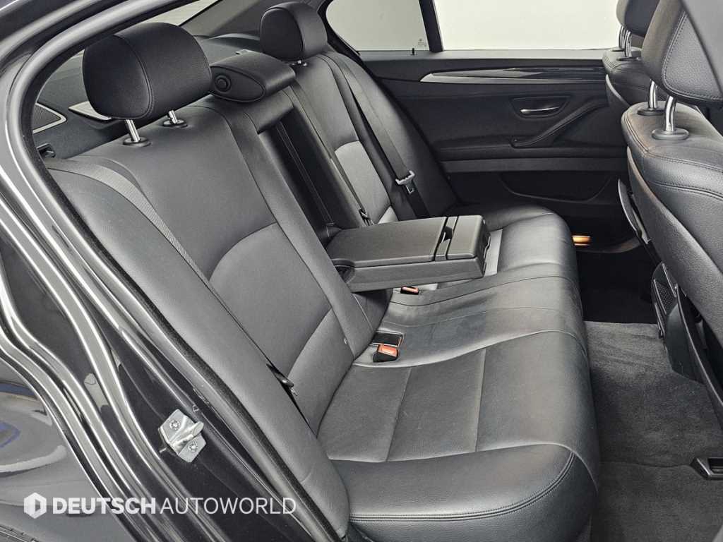 BMW 5-Series — photo 12
