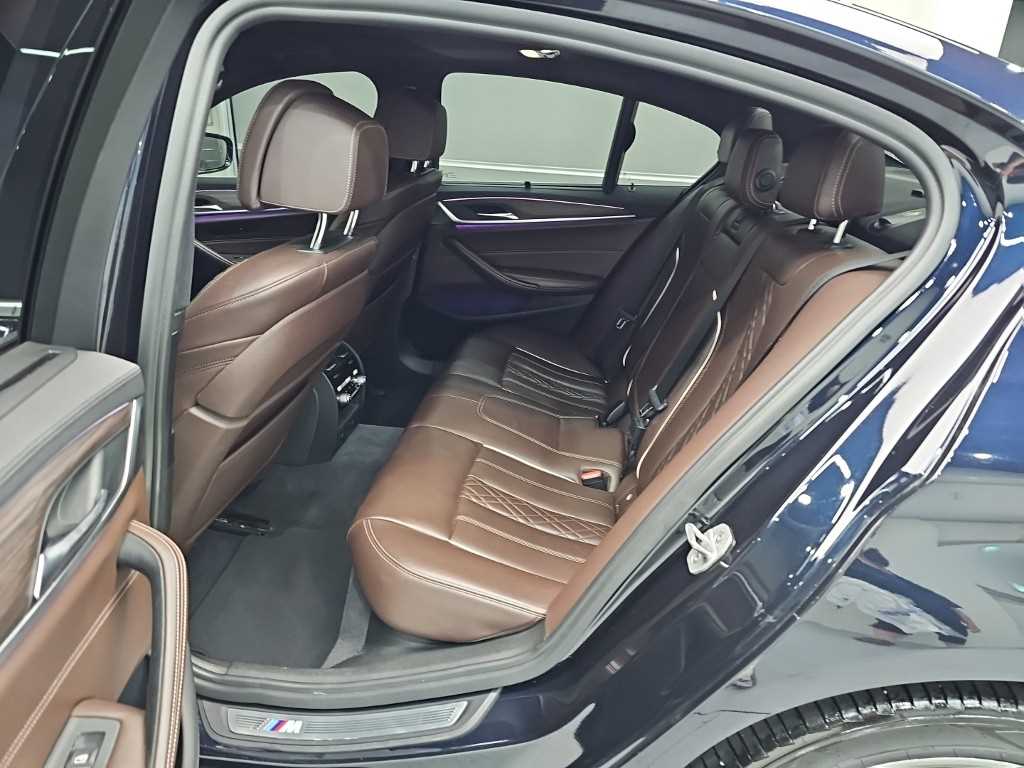 BMW 5-Series — photo 12