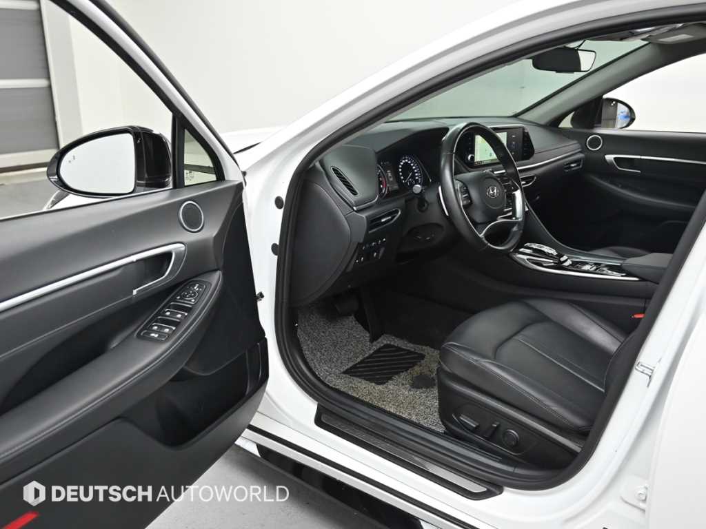 Hyundai Sonata — photo 11