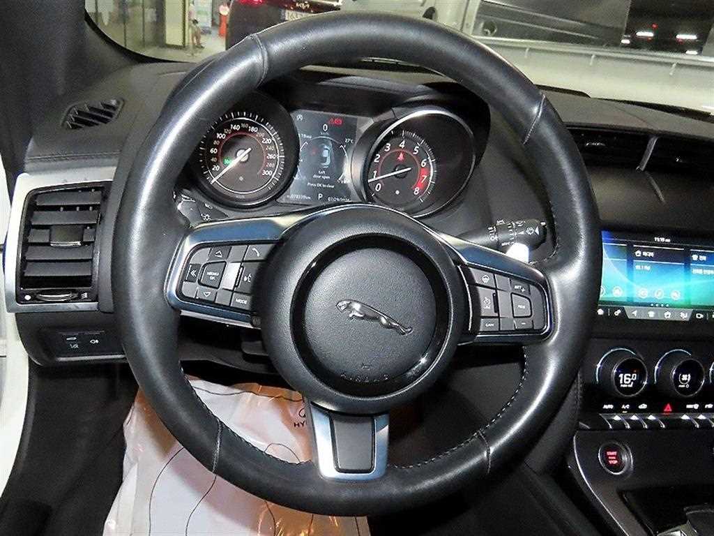 Jaguar F-TYPE — photo 07