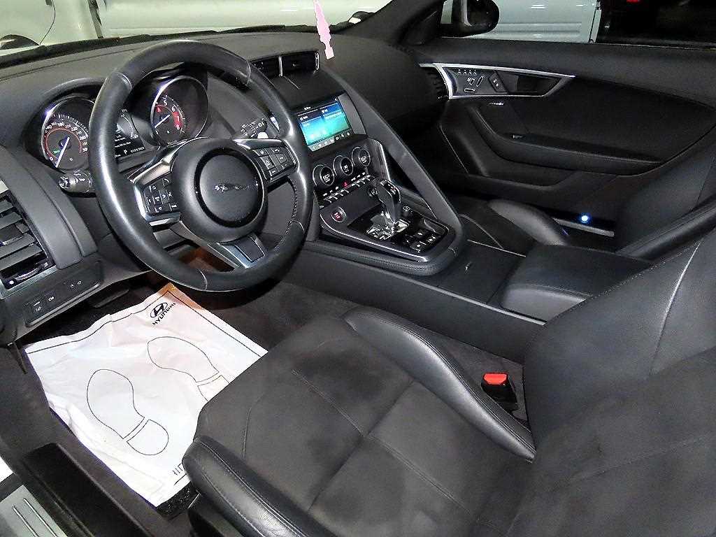 Jaguar F-TYPE — photo 09