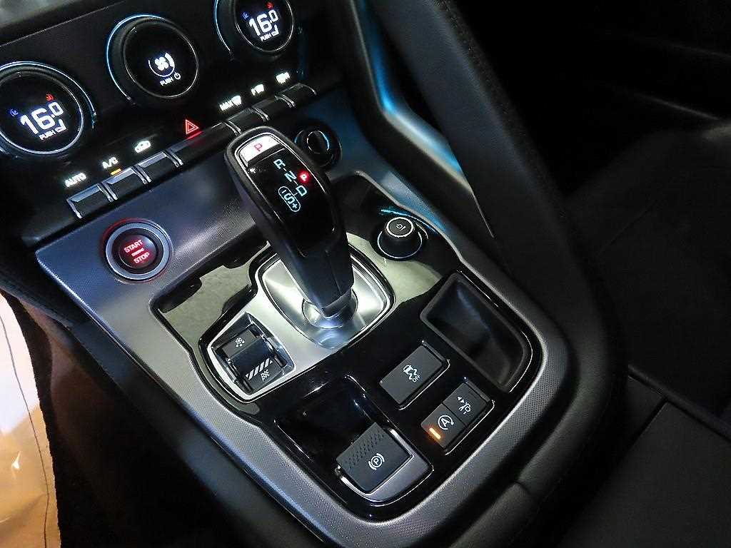 Jaguar F-TYPE — photo 11
