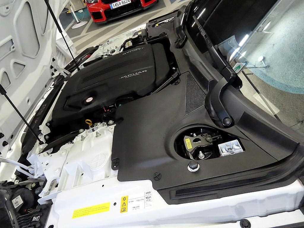 Jaguar F-TYPE — photo 18