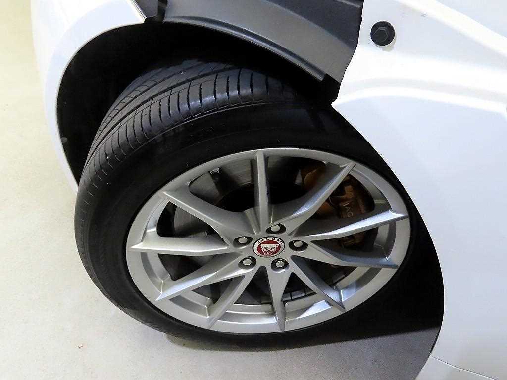 Jaguar F-TYPE — photo 19