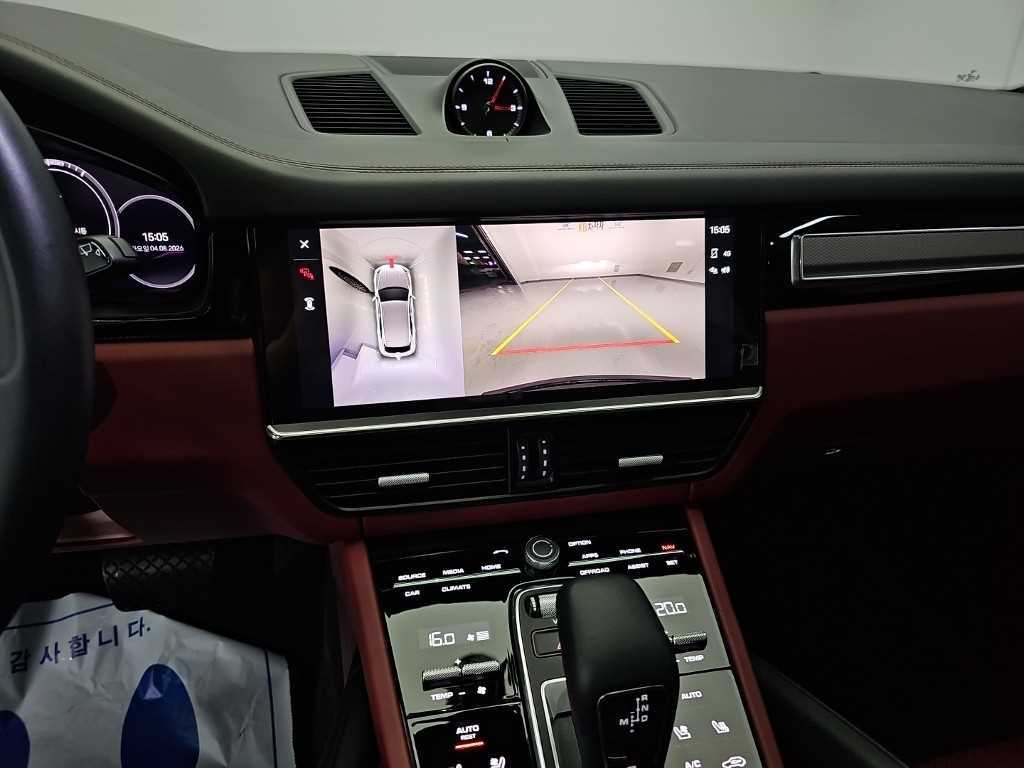 Porsche Cayenne — photo 10