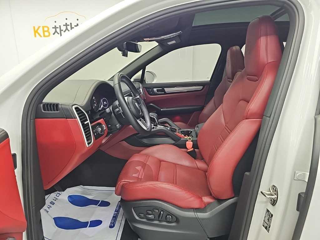 Porsche Cayenne — photo 11