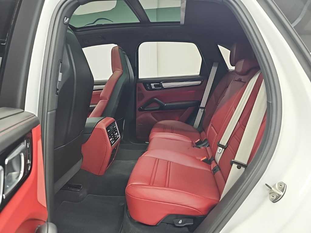 Porsche Cayenne — photo 12