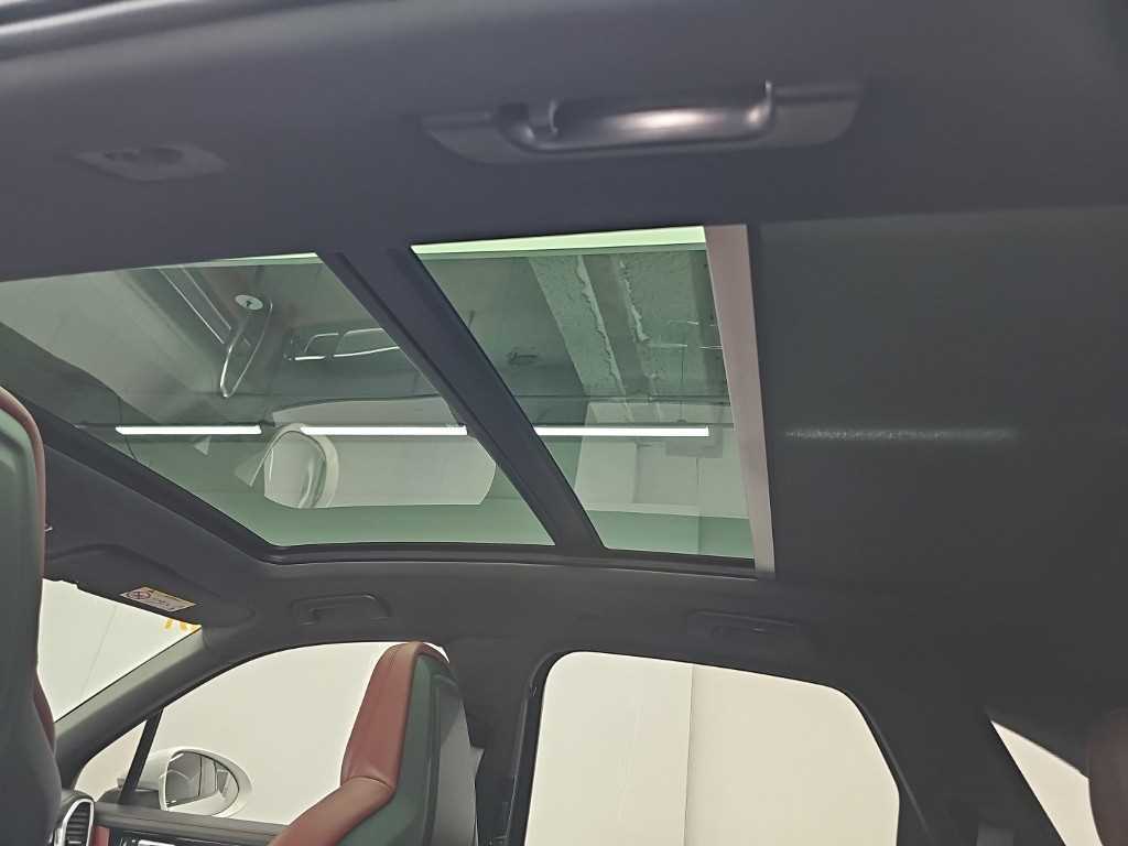 Porsche Cayenne — photo 14