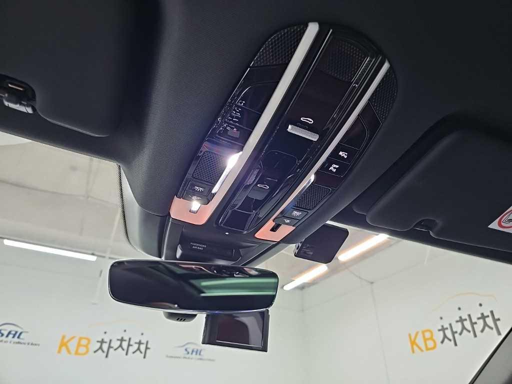 Porsche Cayenne — photo 17