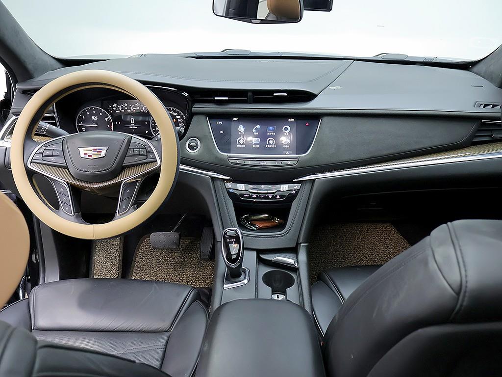 Cadillac XT5 — photo 05