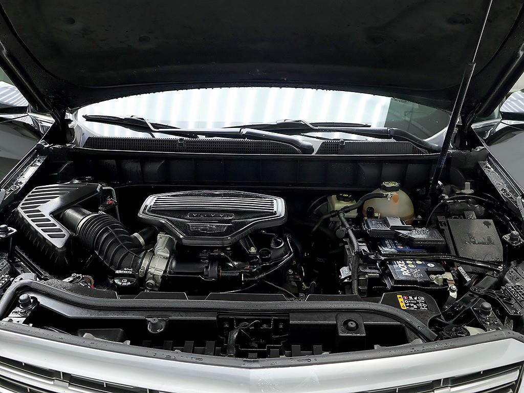 Cadillac XT5 — photo 08