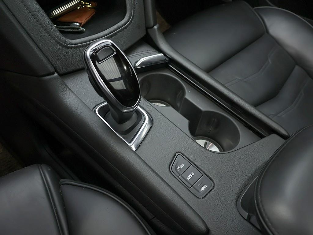 Cadillac XT5 — photo 10