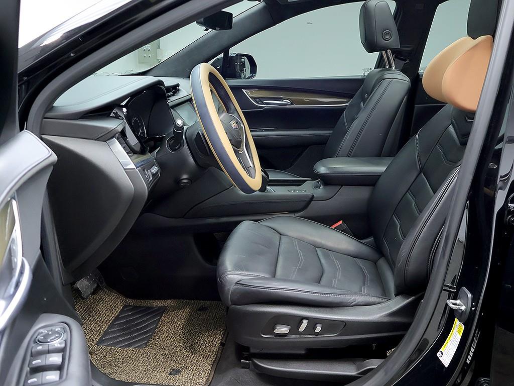 Cadillac XT5 — photo 11