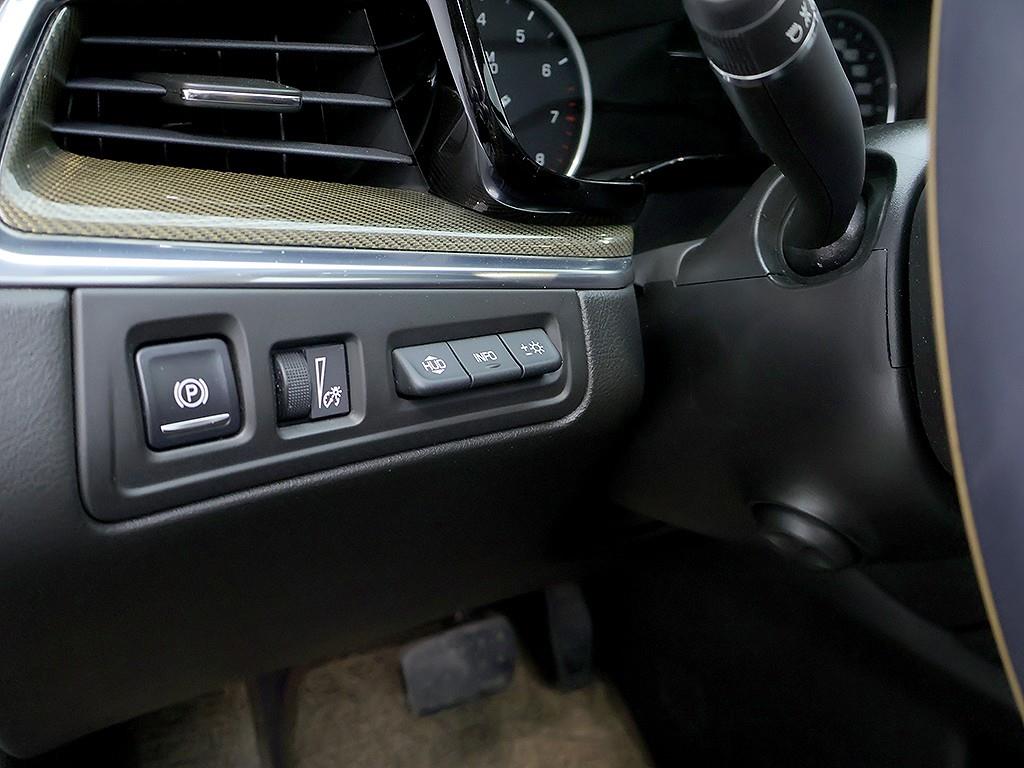 Cadillac XT5 — photo 14