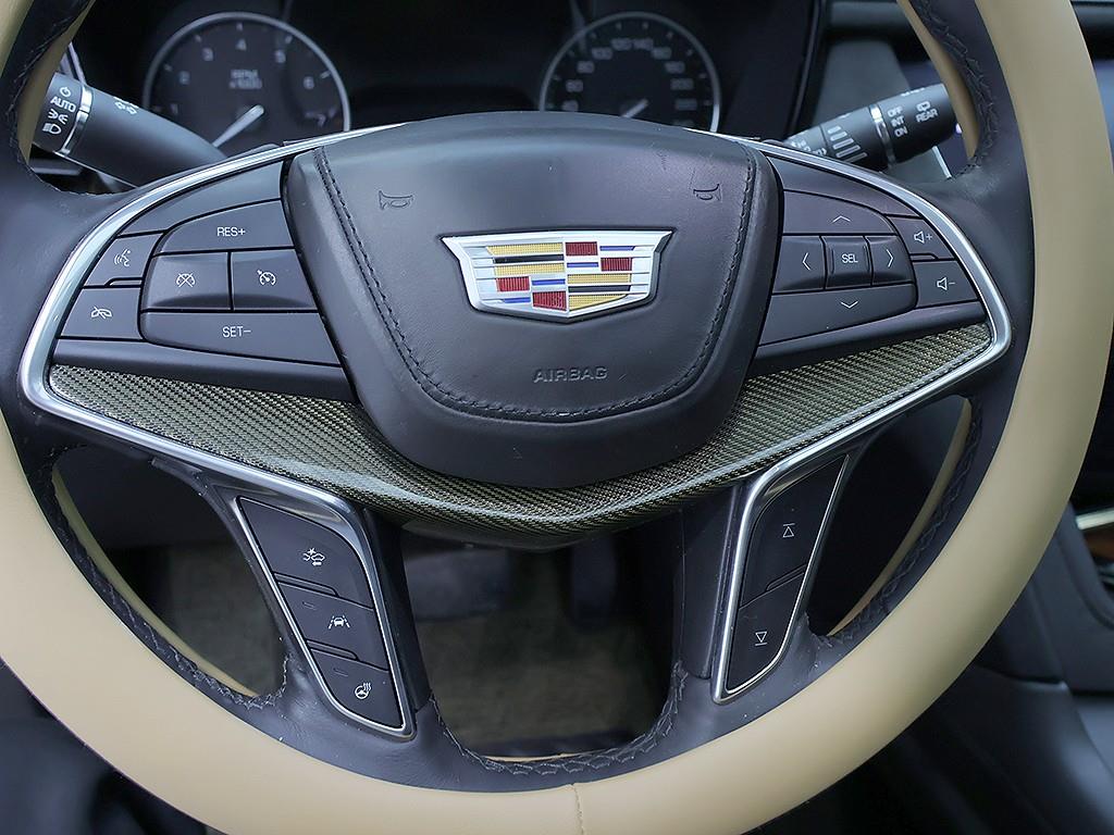 Cadillac XT5 — photo 15