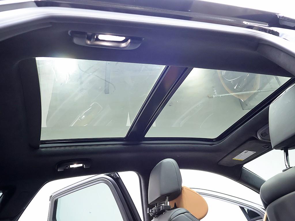 Cadillac XT5 — photo 17
