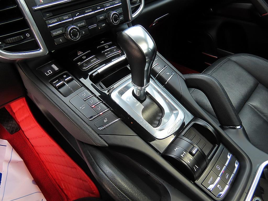 Porsche Cayenne — photo 10