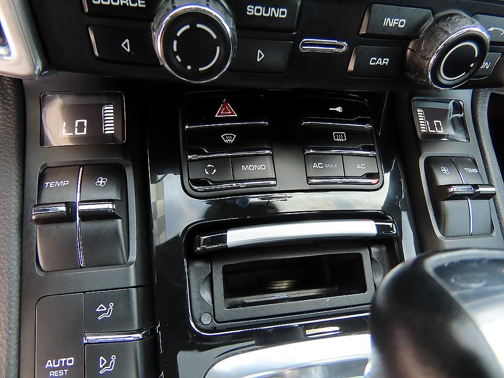 Porsche Cayenne — photo 13