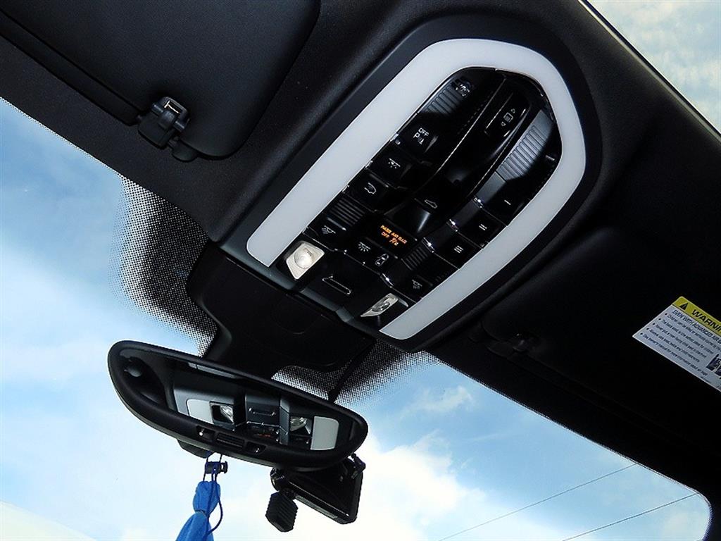 Porsche Cayenne — photo 15