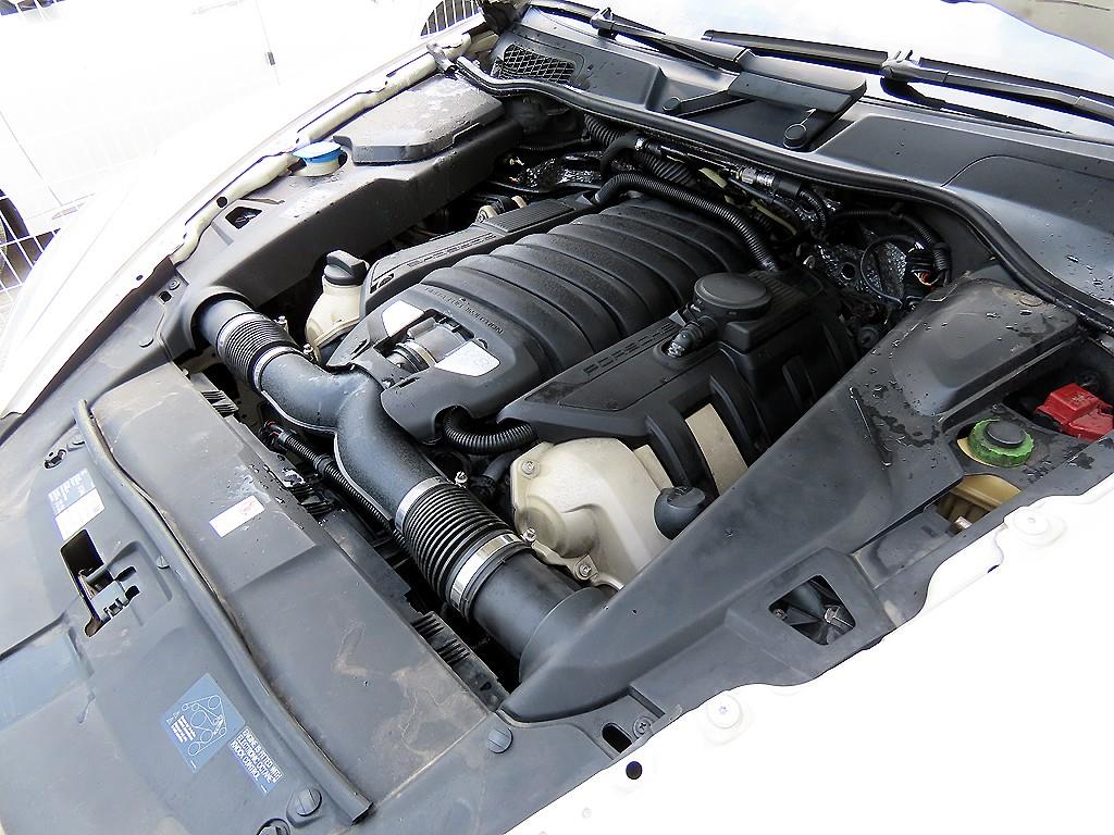 Porsche Cayenne — photo 19