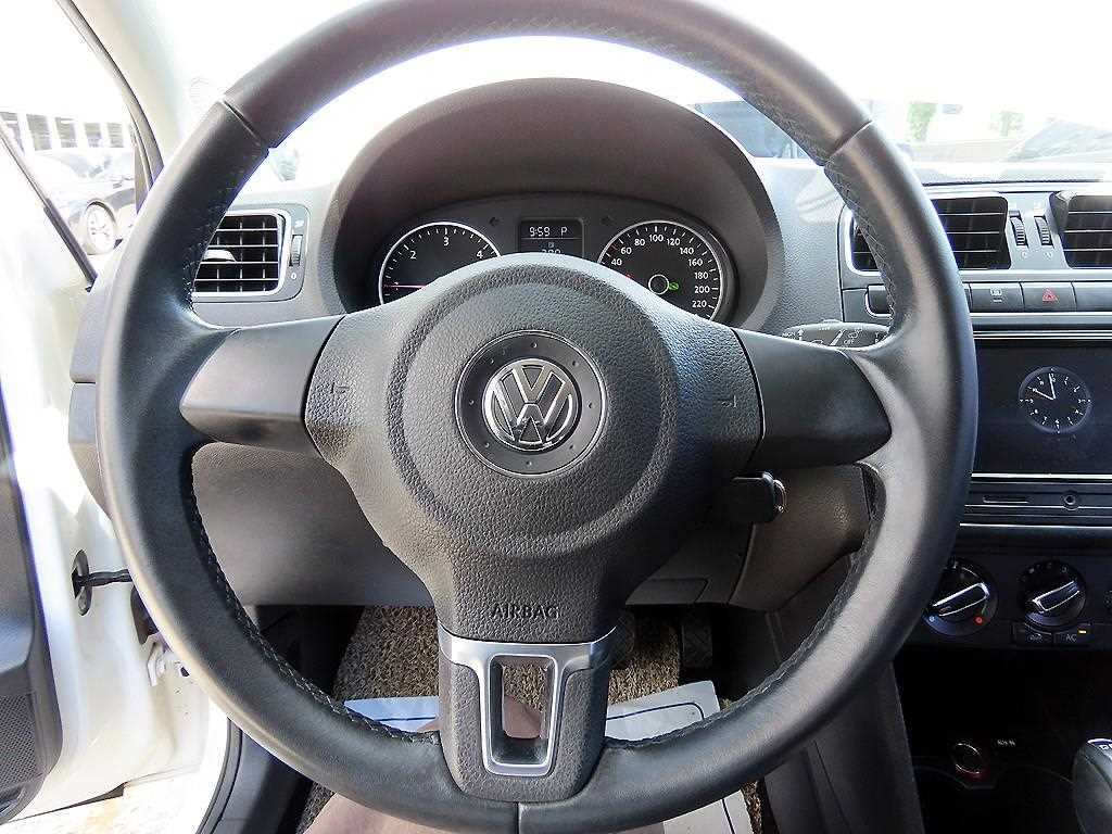 Volkswagen Polo — photo 08