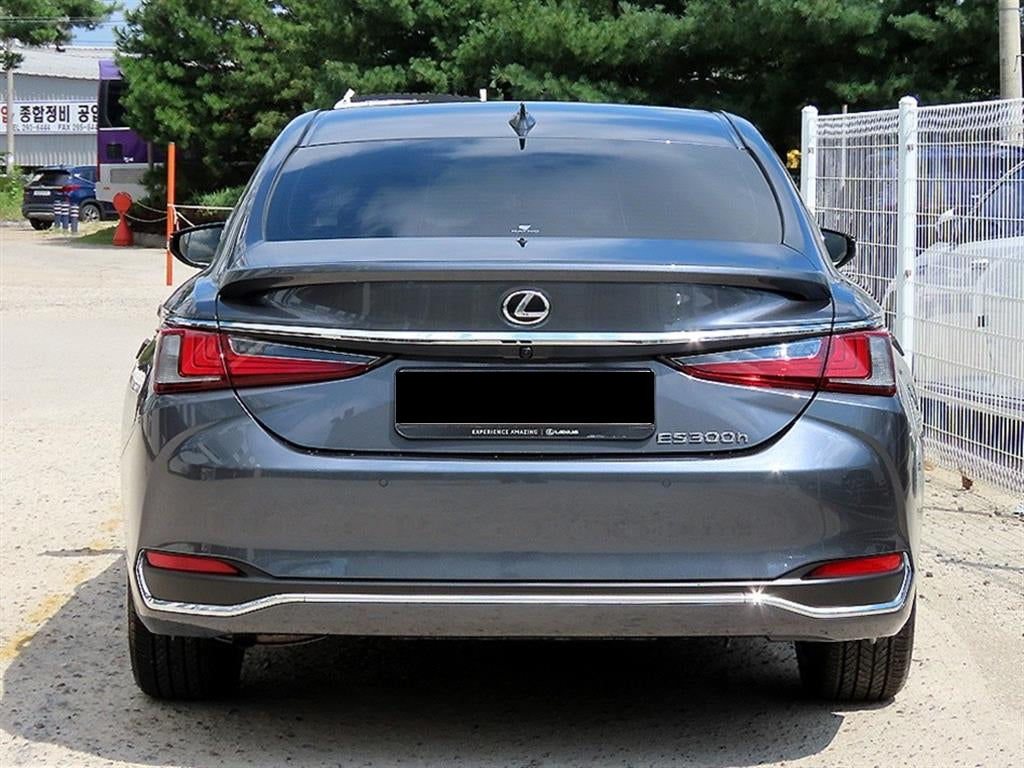 Lexus ES — photo 04