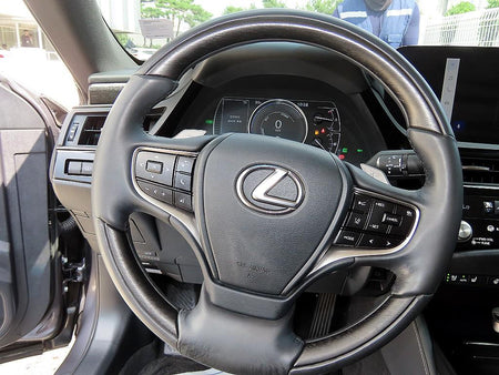 Lexus ES — photo 08