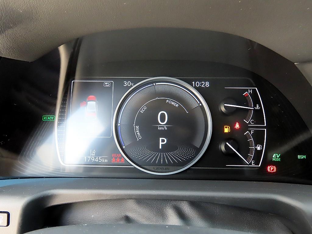 Lexus ES — photo 09